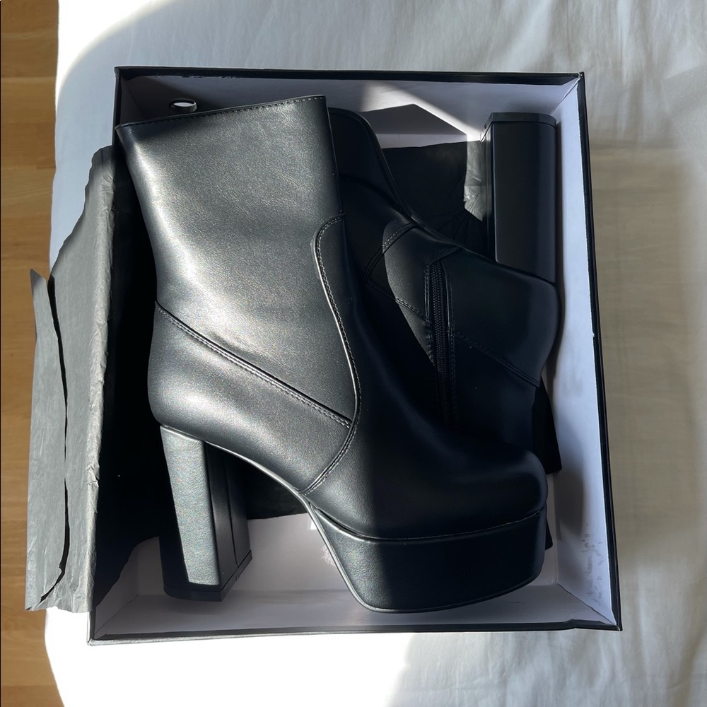 Brand new Lamoda “Making Moves Platform Ankle Boots” US 9/UK 7/EUR 40